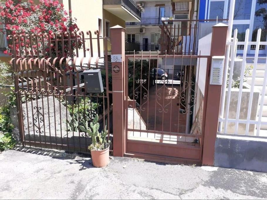 Appartamento Da Nella Giardini Naxos Bagian luar foto